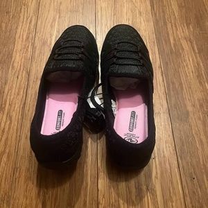 Black low-cut slip on sneakers